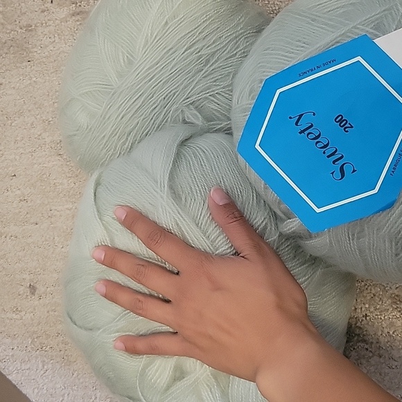 3 x HUGE YARN BALLS - Picture 4 of 4